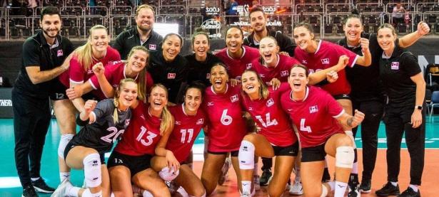 开云体育官网-加拿大女子排球队连胜，晋级四强