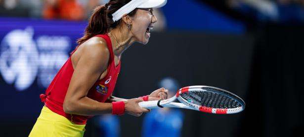 开云体育在线-包含球员在比赛中的技术风采吸引无数眼球的词条