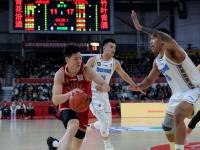 开云体育入口-刺激对决：新疆篮球队实现激烈反击