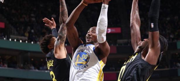 关于爵士队以出色表现赢得关键胜利晋级季后赛的信息