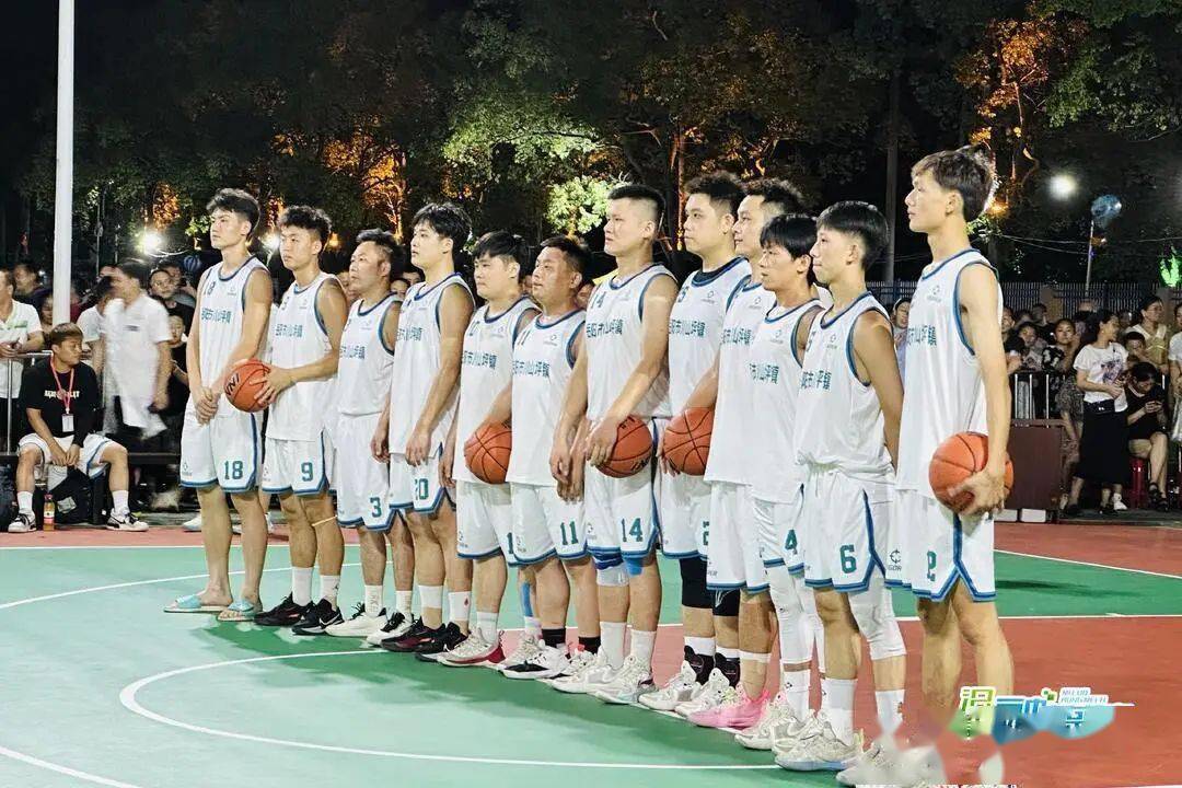 湖南郴州队全队奋勇杀入对手内线,勇夺胜利 湖南郴州队全队奋勇杀入对手内线,勇夺胜利