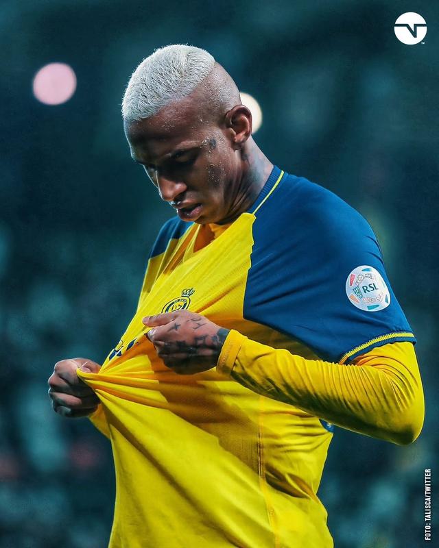 关于足球明星表现抢眼,引来球迷关注的信息 关于足球明星表现抢眼,引来球迷关注的信息