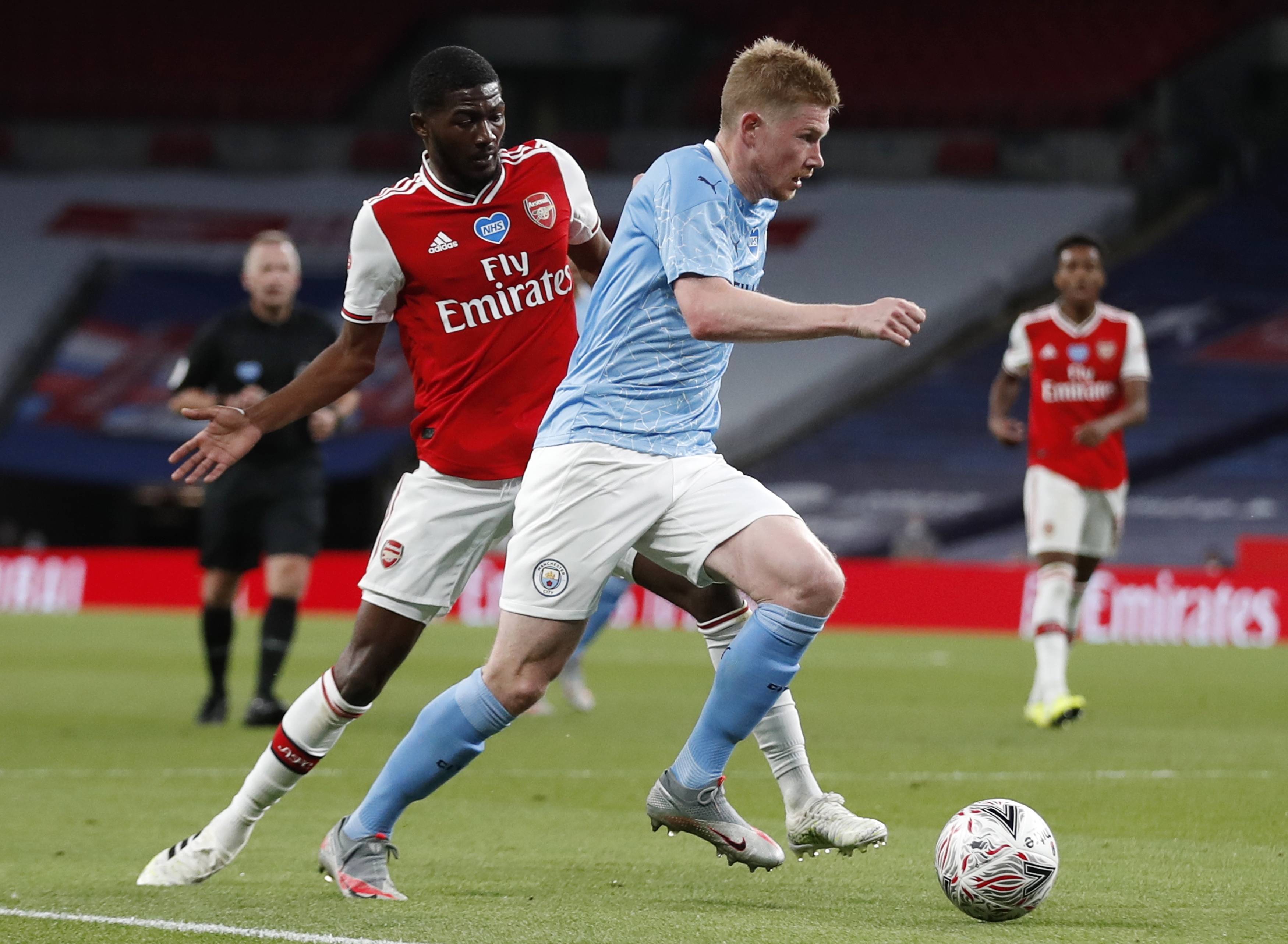 包含斯特克城球员集体确诊，大规模隔离措施生效的词条