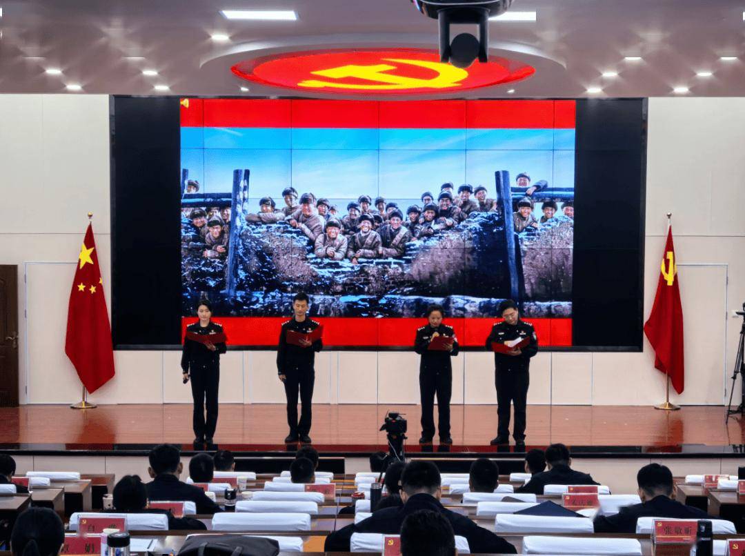 场上冲锋陷阵,场下观众欢呼,掌声雷动的简单介绍 场上冲锋陷阵,场下观众欢呼,掌声雷动的简单介绍