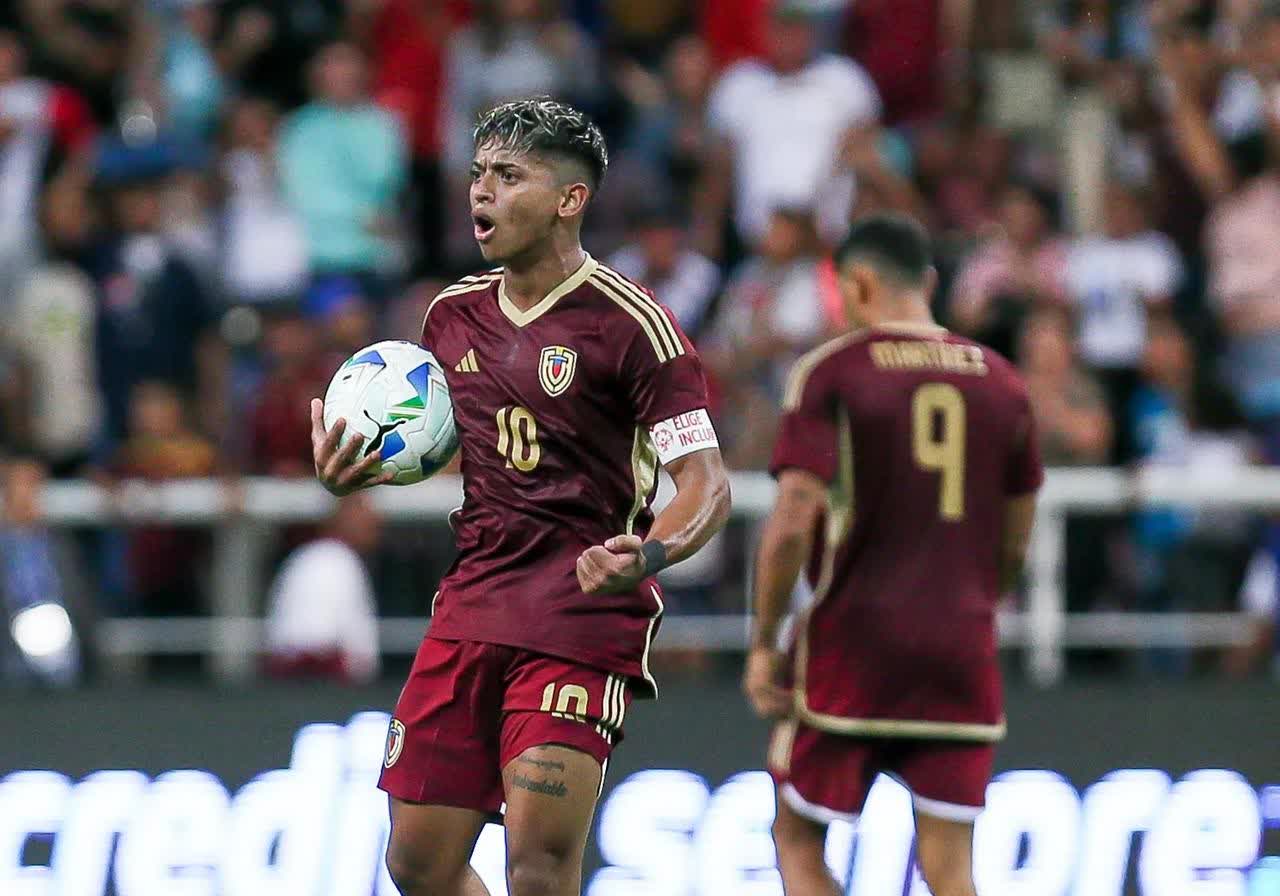 智利门将神勇备战重要国际对决 智利门将神勇备战重要国际对决