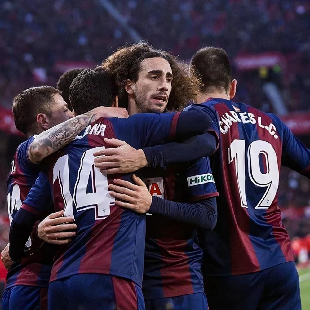 汉堡闷平对手,保级形势严峻 汉堡闷平对手,保级形势严峻