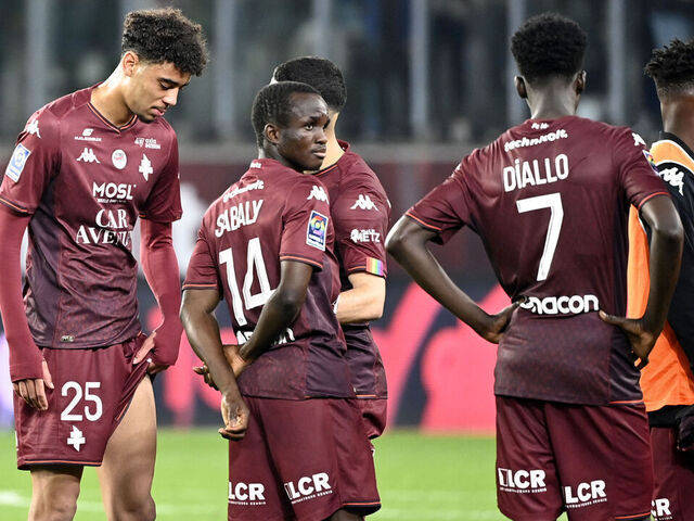 格勒诺布尔主教练鼓励球队，锲而不舍的简单介绍