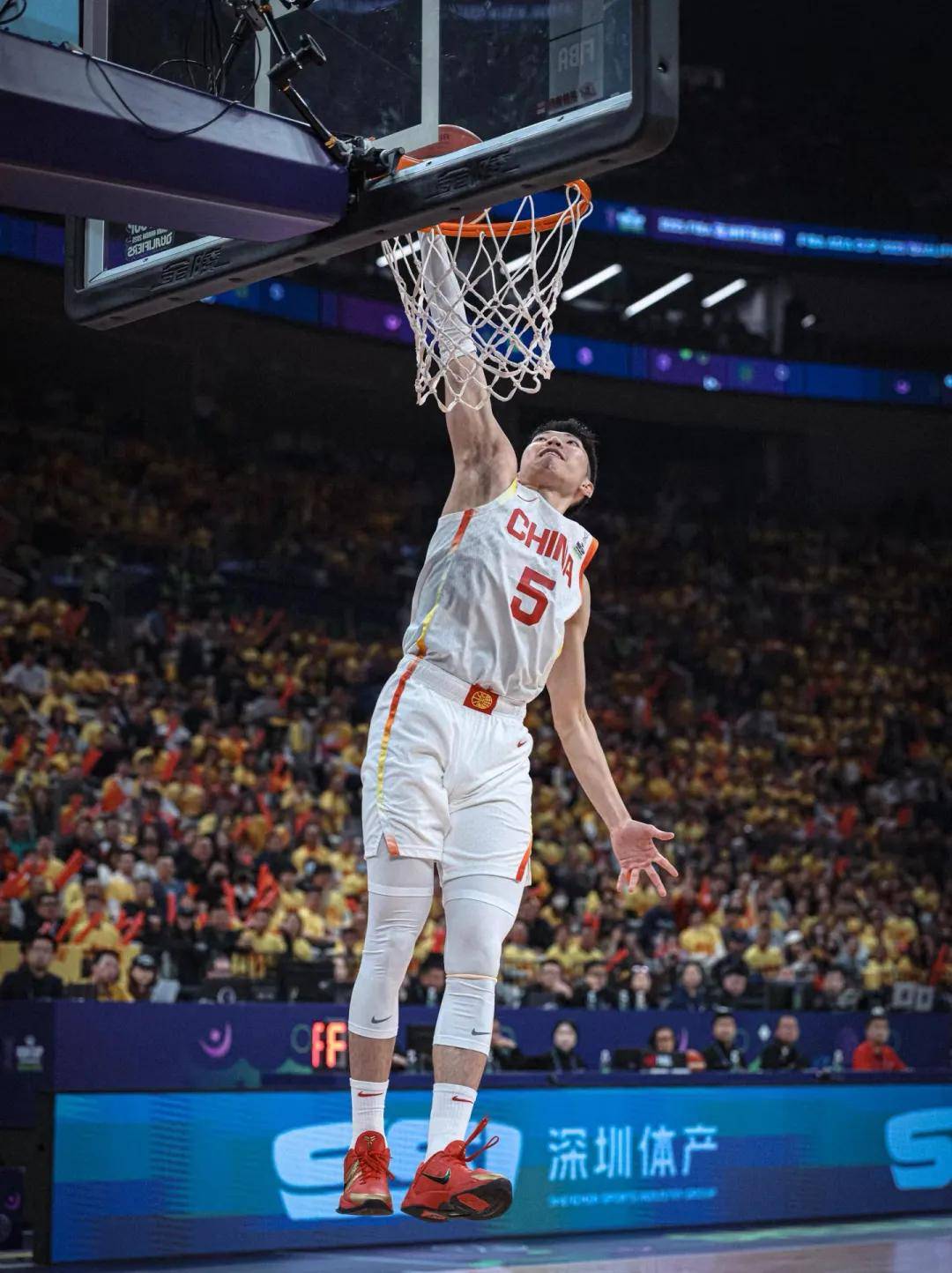 广西男篮大比分获胜,展现强大实力 广西男篮大比分获胜,展现强大实力