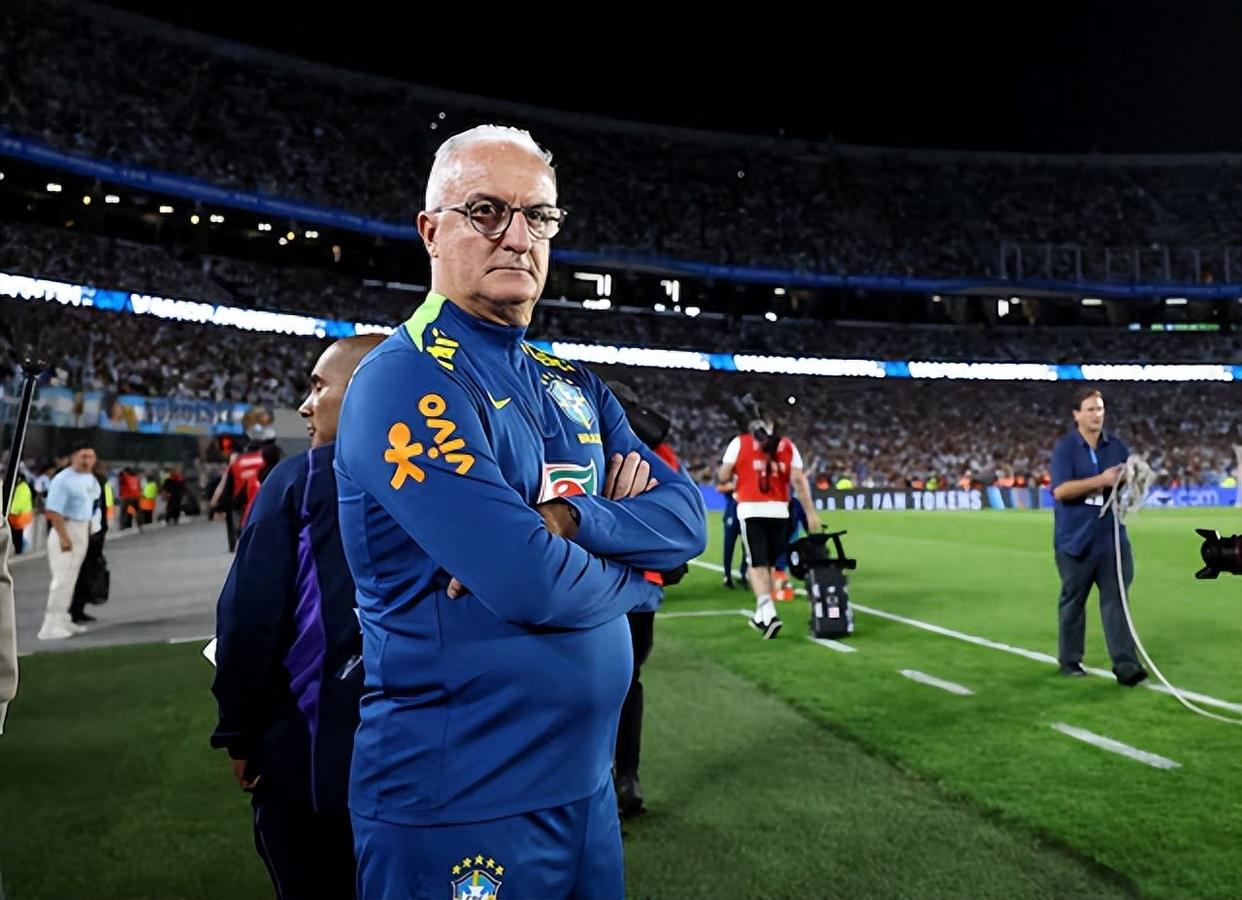 包含阿根廷主帅宣布辞职，球员助教正式接任的词条