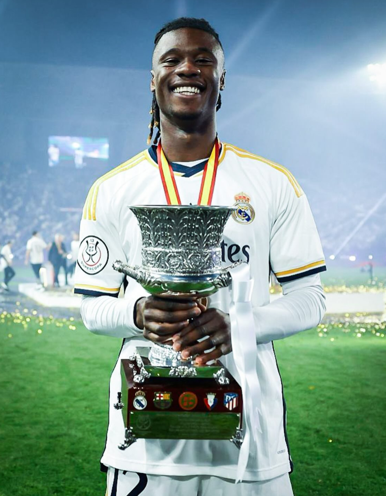 加拿大足球明星在国际比赛中表现出色 加拿大足球明星在国际比赛中表现出色