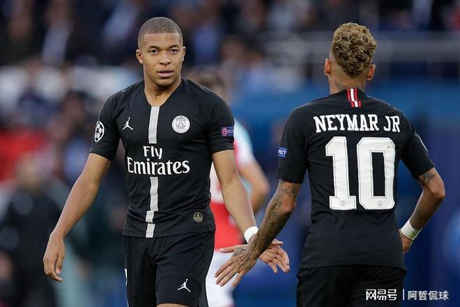 法国豪门巅峰对决:巴黎圣日耳曼PK摩纳哥 法国豪门巅峰对决:巴黎圣日耳曼PK摩纳哥