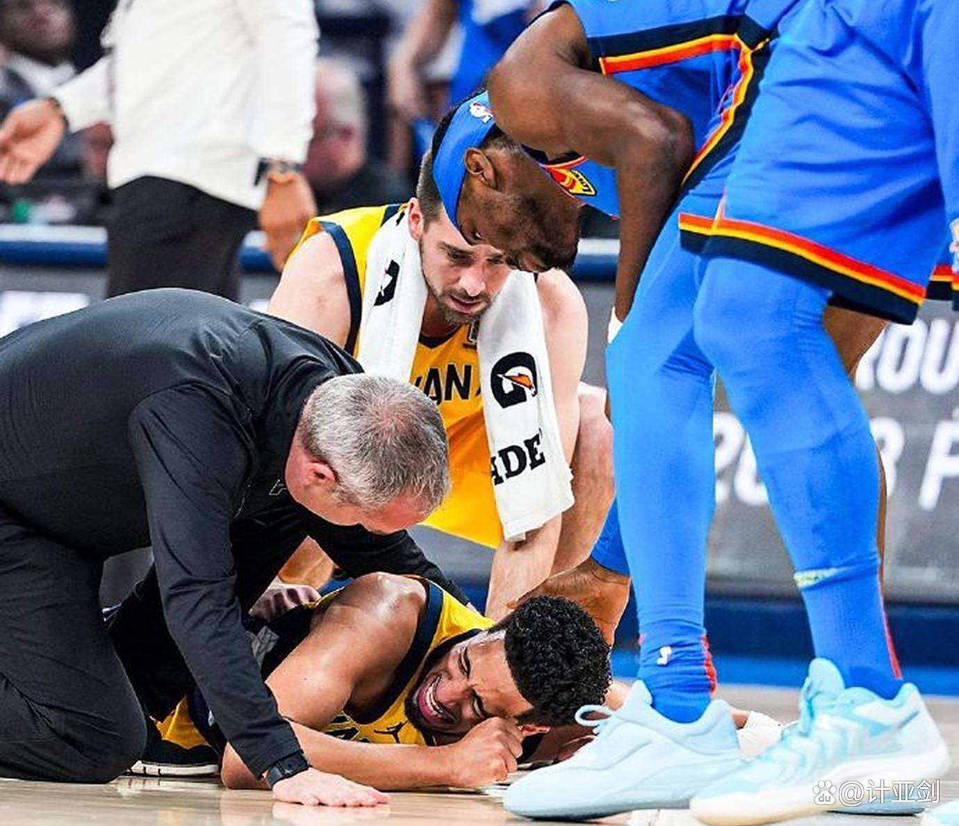 传奇球星回归场上,带领球队击败对手 传奇球星回归场上,带领球队击败对手