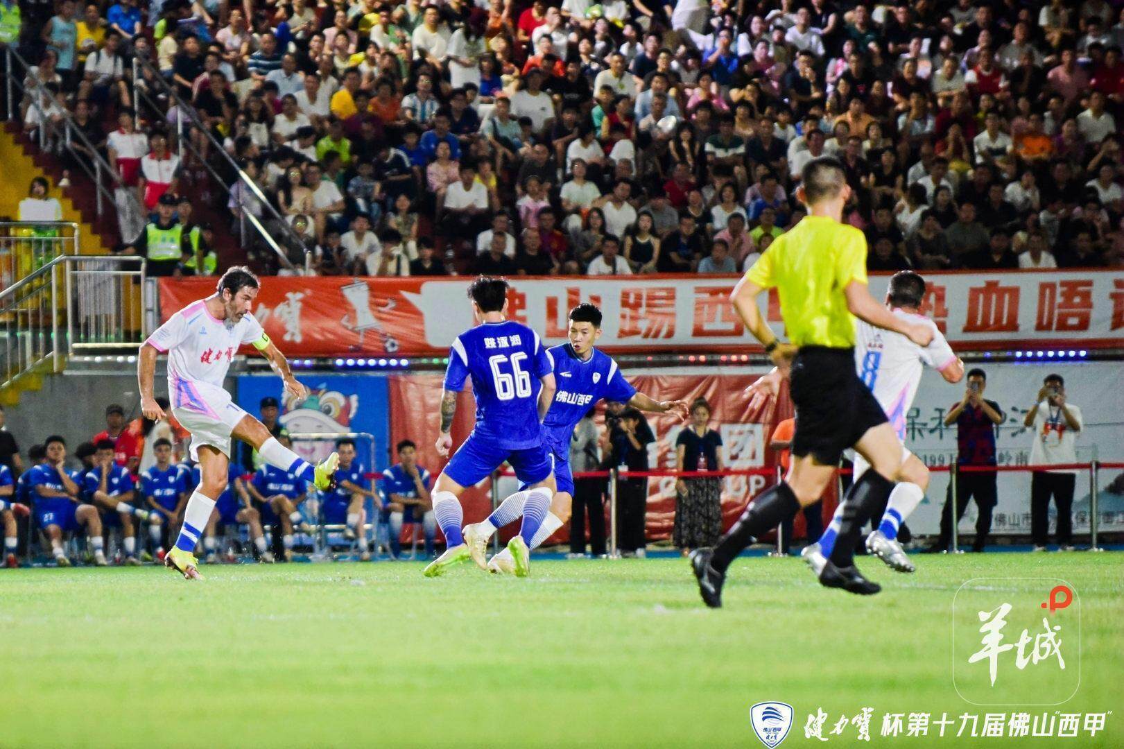 传奇球星回归场上,带领球队击败对手 传奇球星回归场上,带领球队击败对手