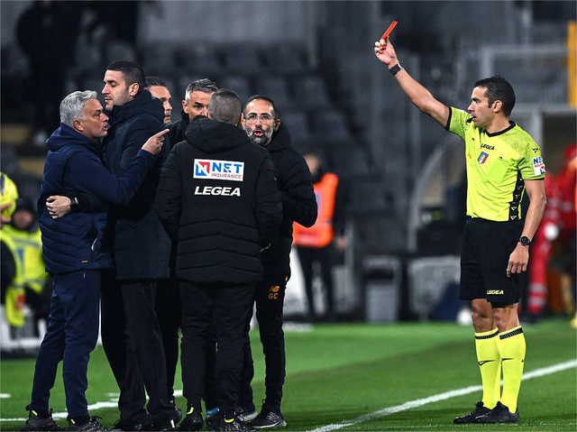 包含球队与赞助商解除合作，引发球队经济压力的词条