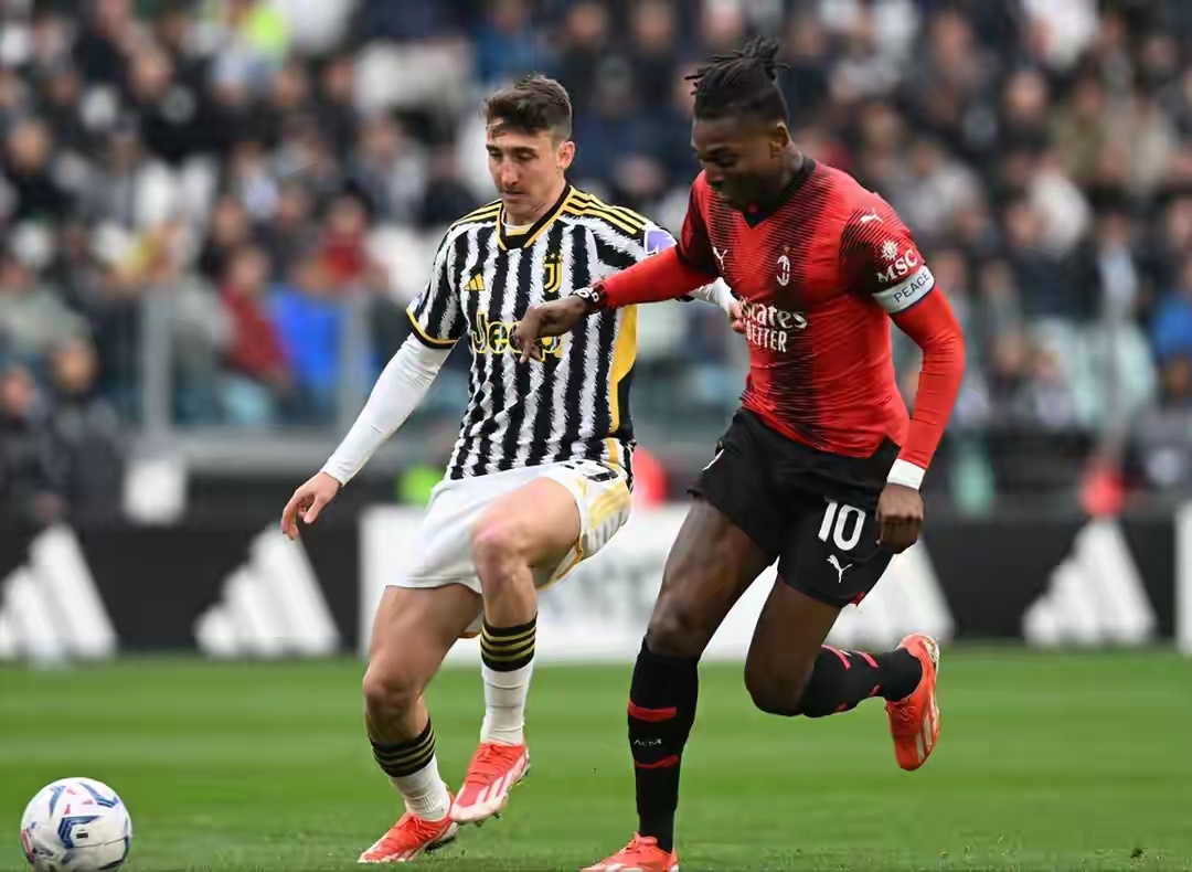 永恒对决!尤文图斯对抗AC米兰的力量 永恒对决!尤文图斯对抗AC米兰的力量