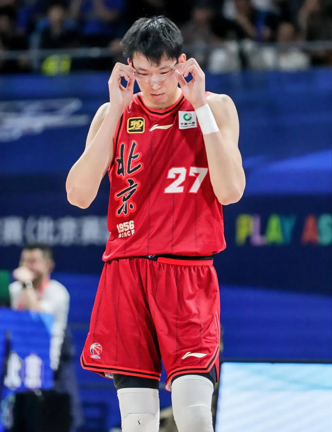 包含强强对决,球员们拼尽全力,比分胶着不下的词条 包含强强对决,球员们拼尽全力,比分胶着不下的词条