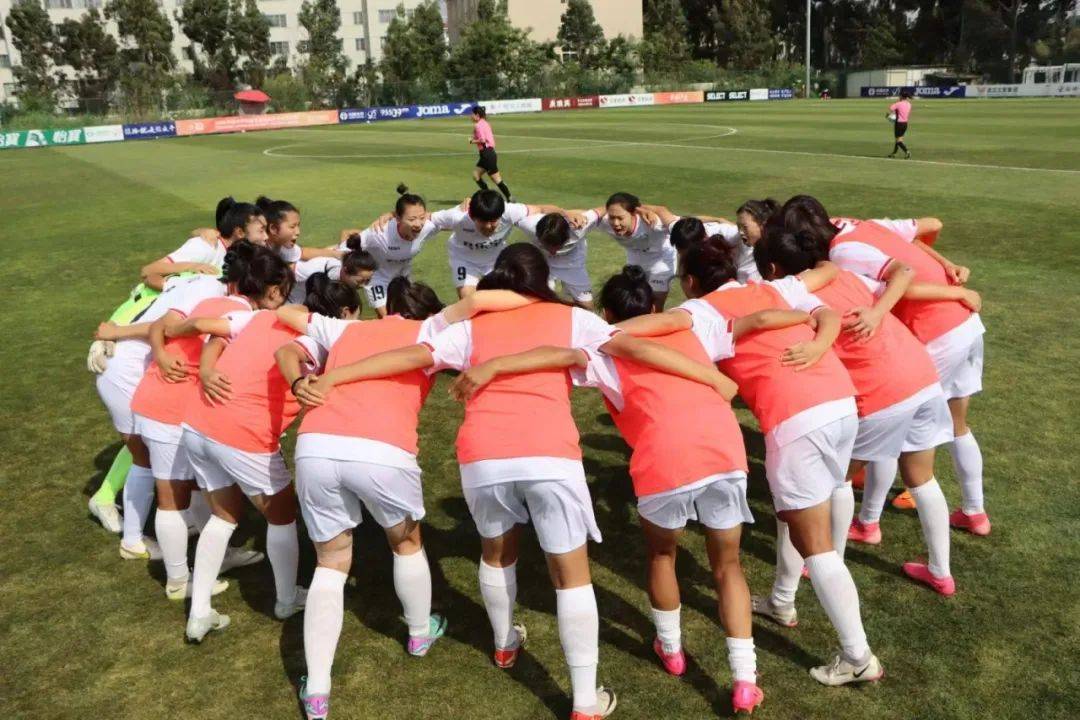 冠军归来！国家女足登顶胜利，全队庆祝精彩战果的简单介绍