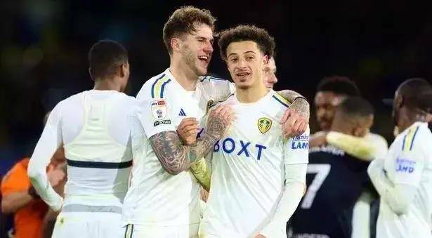 关于莱斯特城大胜沃特福德，豪取三分的信息