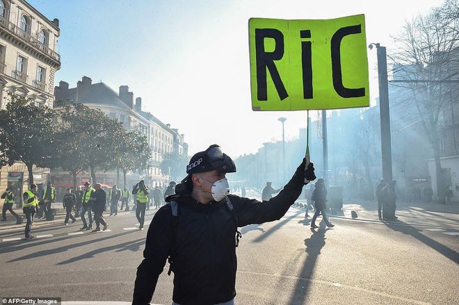 包含巴黎险胜,小组赛前景蒙上一层阴霾的词条 包含巴黎险胜,小组赛前景蒙上一层阴霾的词条