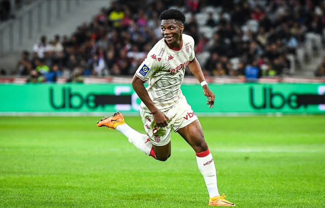 关于法甲冠军之争:里昂英雄无助,连战告捷的信息 关于法甲冠军之争:里昂英雄无助,连战告捷的信息