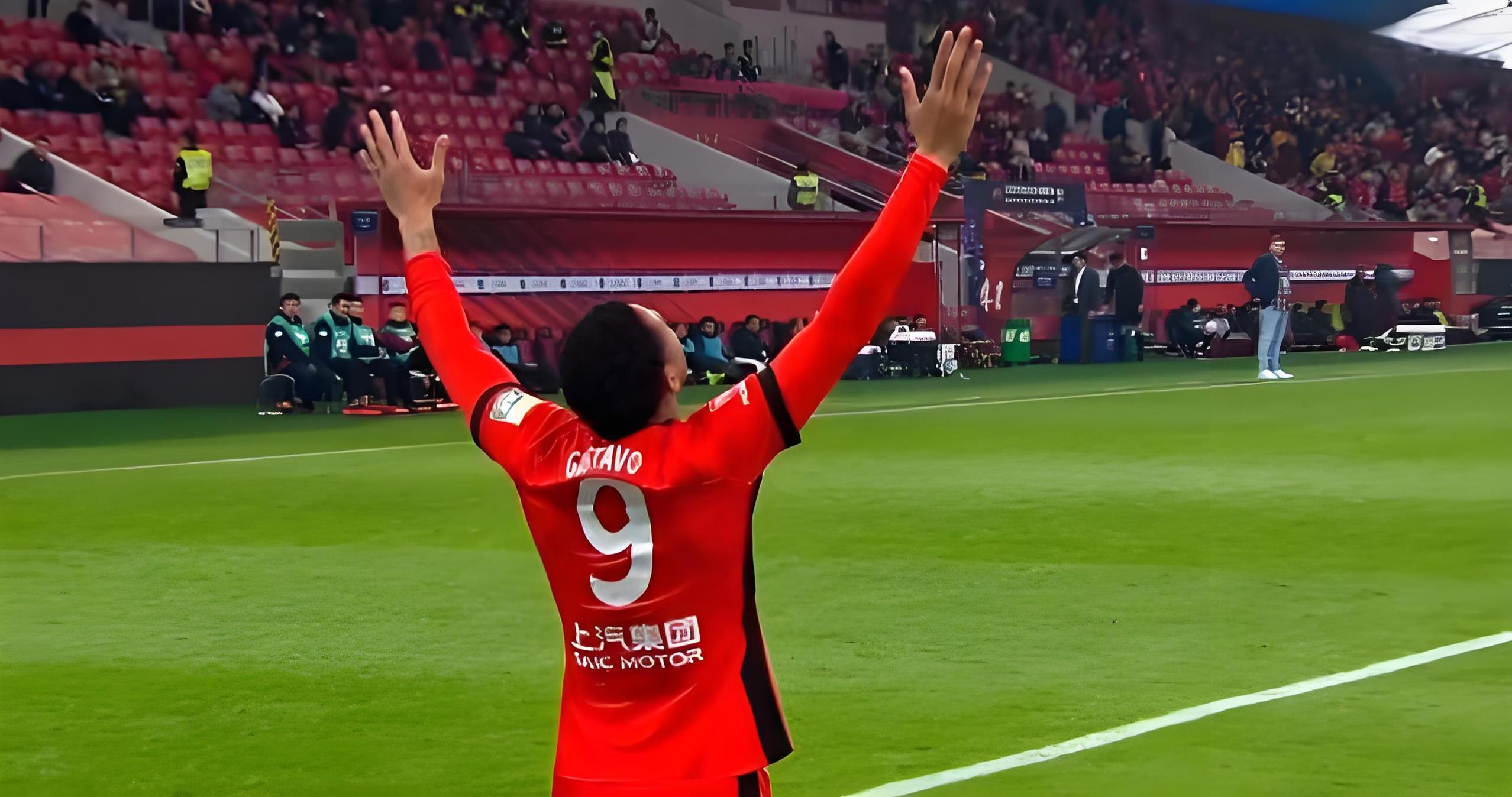 身手敏捷！中超球员战场上展现技艺的简单介绍