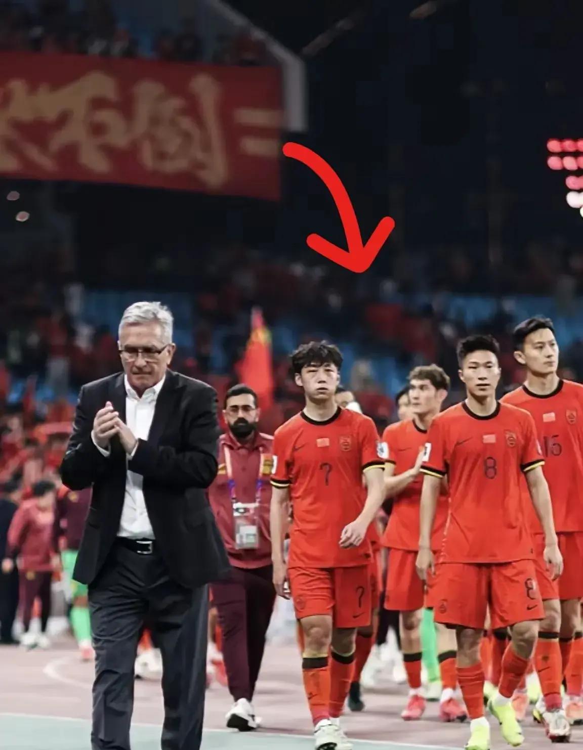 关于球队阵容齐整，取得关键胜利的信息