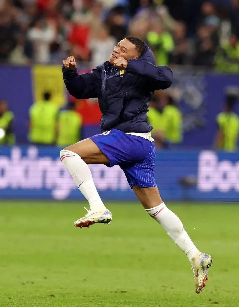 意大利选手突破障碍拔得头筹,法国队紧追不舍的简单介绍 意大利选手突破障碍拔得头筹,法国队紧追不舍的简单介绍