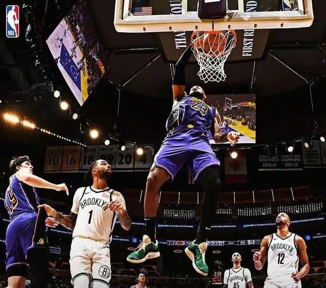 快船惨败湖人,遭遇颓势 快船惨败湖人,遭遇颓势