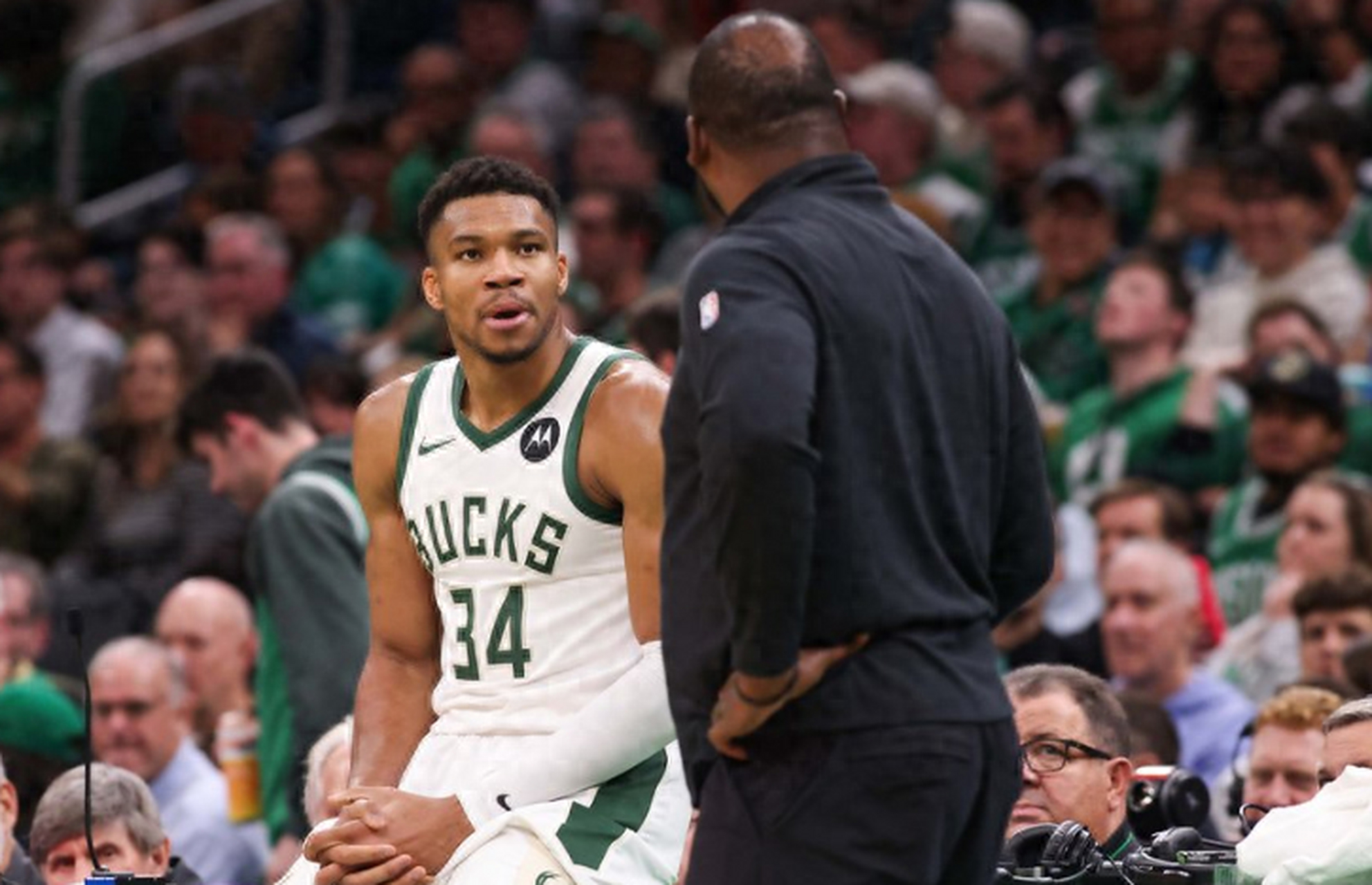 包含雄鹿击败凯尔特人,字母哥砍下33分的词条 包含雄鹿击败凯尔特人,字母哥砍下33分的词条